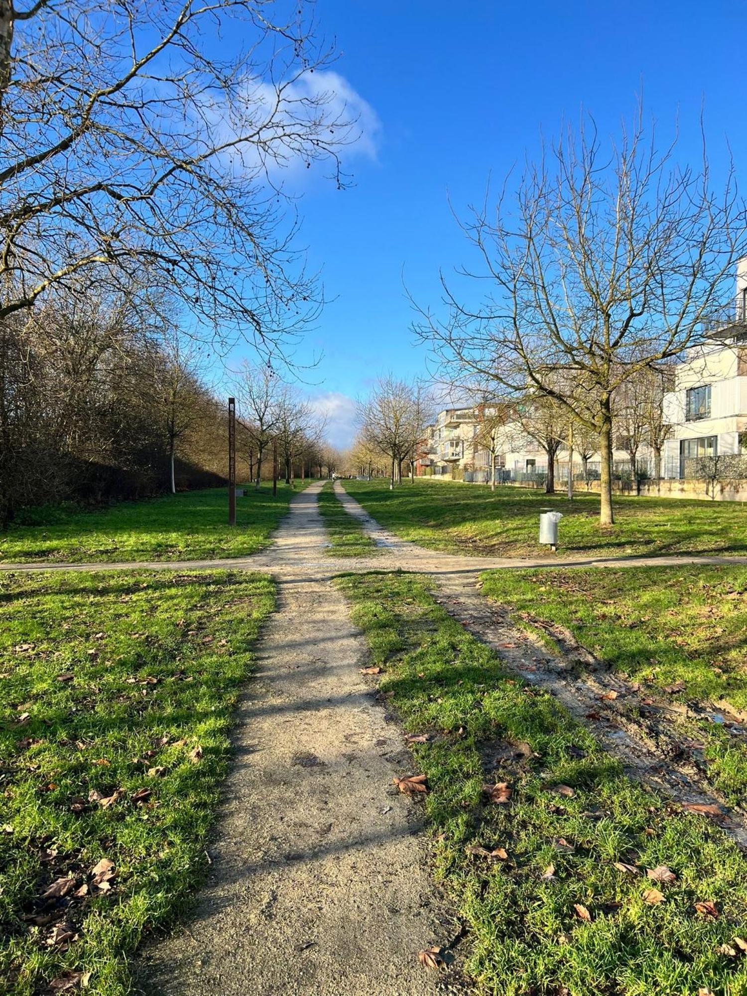 Appartement 5Min Gare Rer Disneyland Paris Val D'Europe La Vallee Village Parking Inclus Montevrain Exterior photo